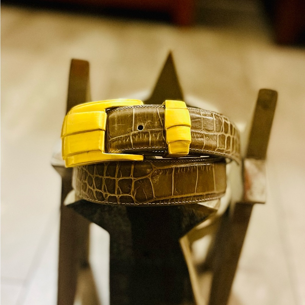 Vintage light brown and gold genuine  leather Carlisle belt 35 in small